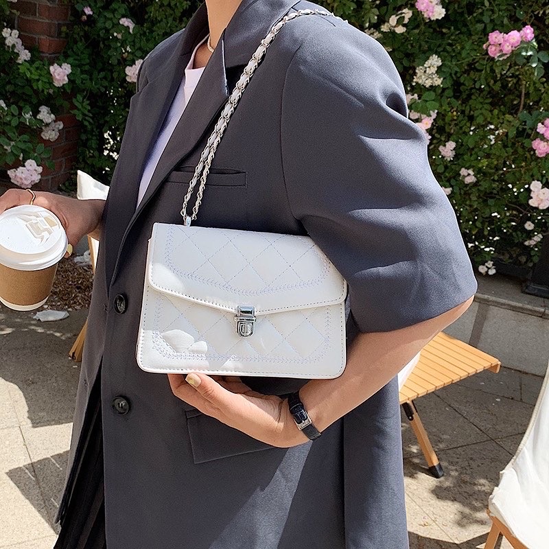 Túi đeo chéo thời trang dạng hộp khóa cài hot trend Daisy