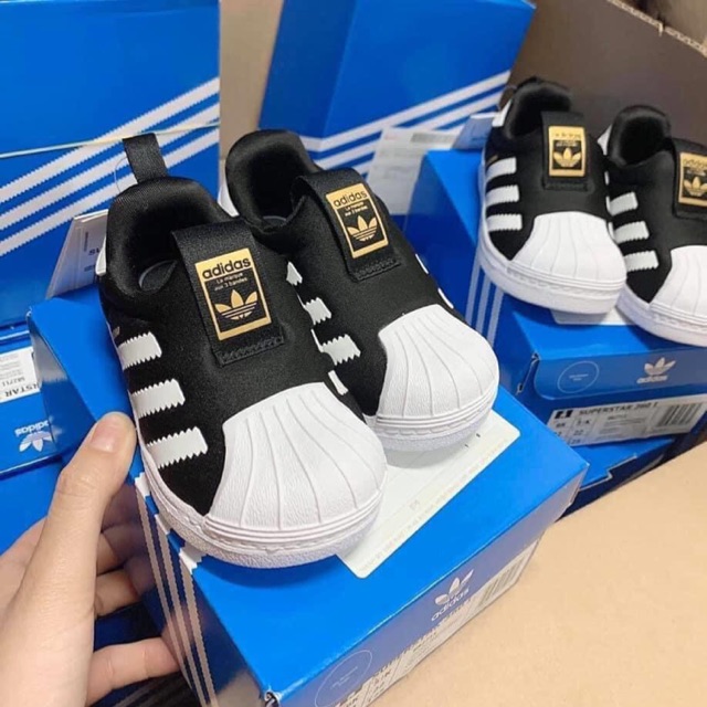 Giày adidas auth