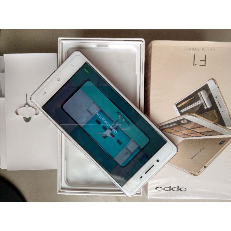 Điện thoại OPPO F1w chuyên gia Selfi