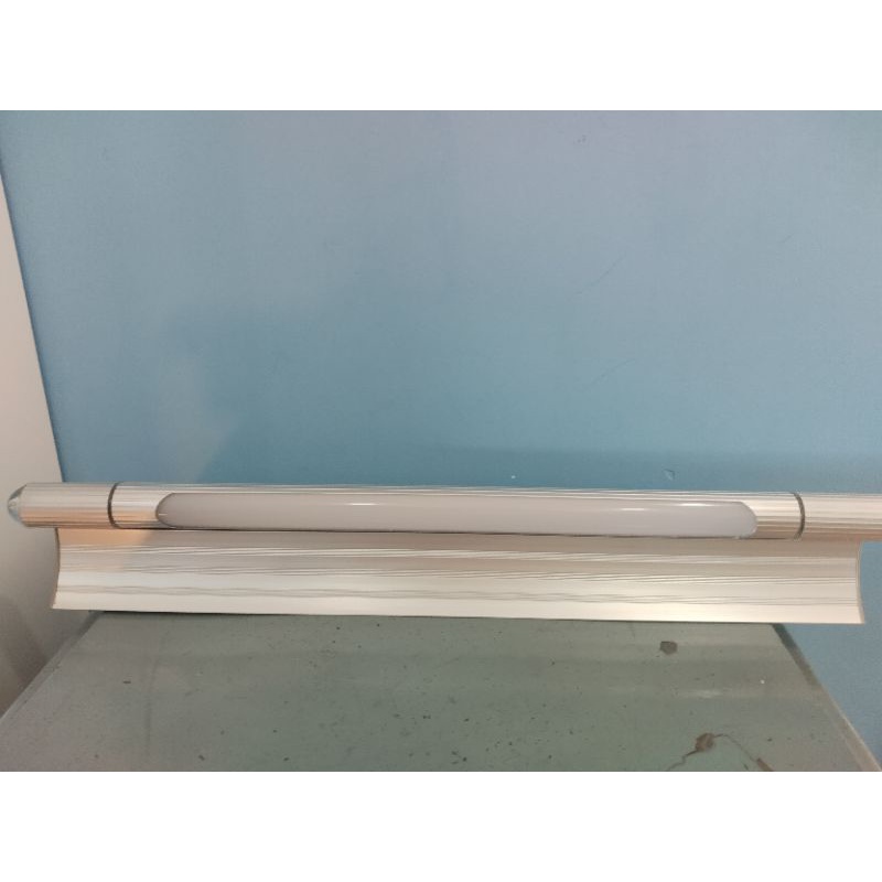 Ảnh thật - Đèn rọi gương nhà tắm, đèn tường soi tranh - L028 thân trắng hoặc vàng; đèn trang trí nhà vệ sinh 9W