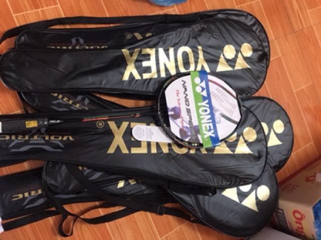 1vợt cầu lông yonex