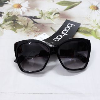 Kính Boohoo xách tay Mỹ giá 235k( xước nhẹ)