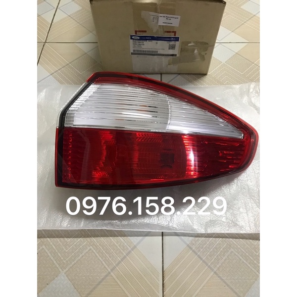 ĐÈN HẬU MIẾNG NGOÀI FORD FIESTA