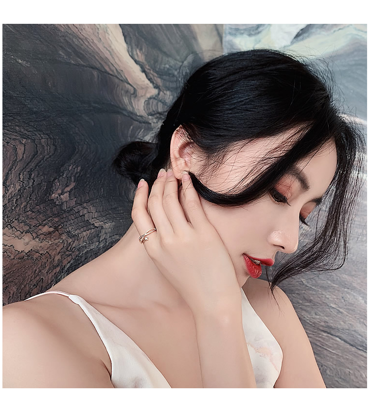 Nhẫn đeo tay kim loại đính đá kiểu dáng thanh lịch cho nữ