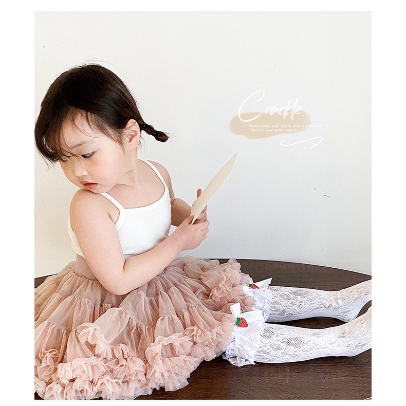 Tất lưới KOKOROCARE ống cao vừa phối ren họa tiết trái dâu xinh xắn cho bé gái