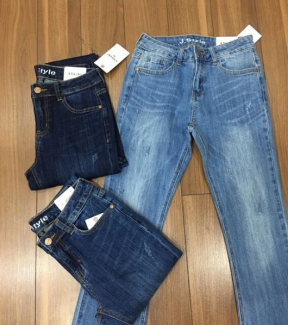 QUẦN JEANS BASS NỬ DÀI MỚI KHÁCH HÀNG THÂN YÊU CỦA SHOP ĐỂ Ý LÀ CÓ HAI MẨU MỘT XƯỚC VÀ MỘT TRƠN Ạ CÓ CẢ BA MÀU LUÔN ĐÓ Ạ