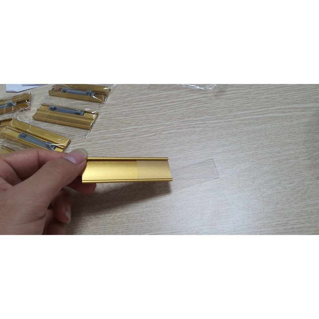 Thẻ tên nhân viên bằng nhôm phay