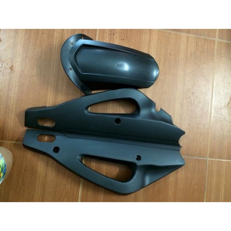 Ốp gấp chắn bùn đen xe exciter 150