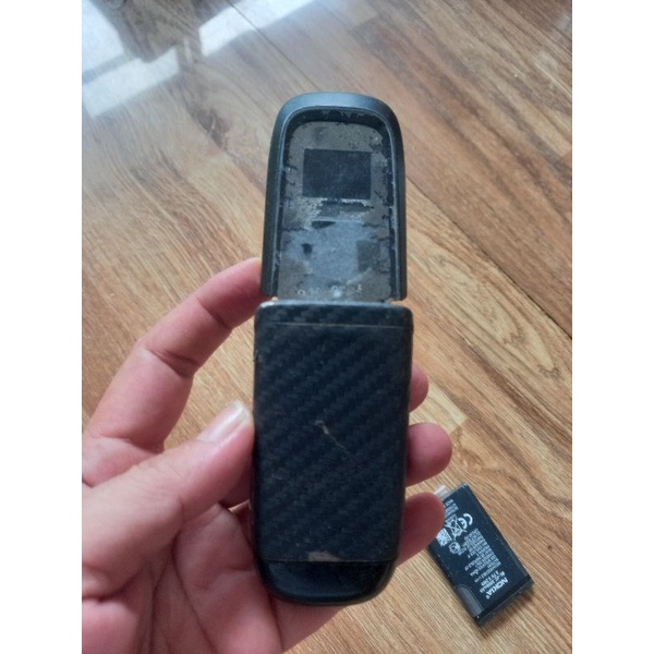 Điện thoại cổ nắp gập Nokia 2660 kèm sạc