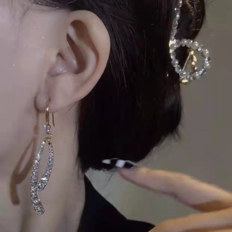 Khuyên Tai Nữ Trang Tạo Hình Độc Đáo