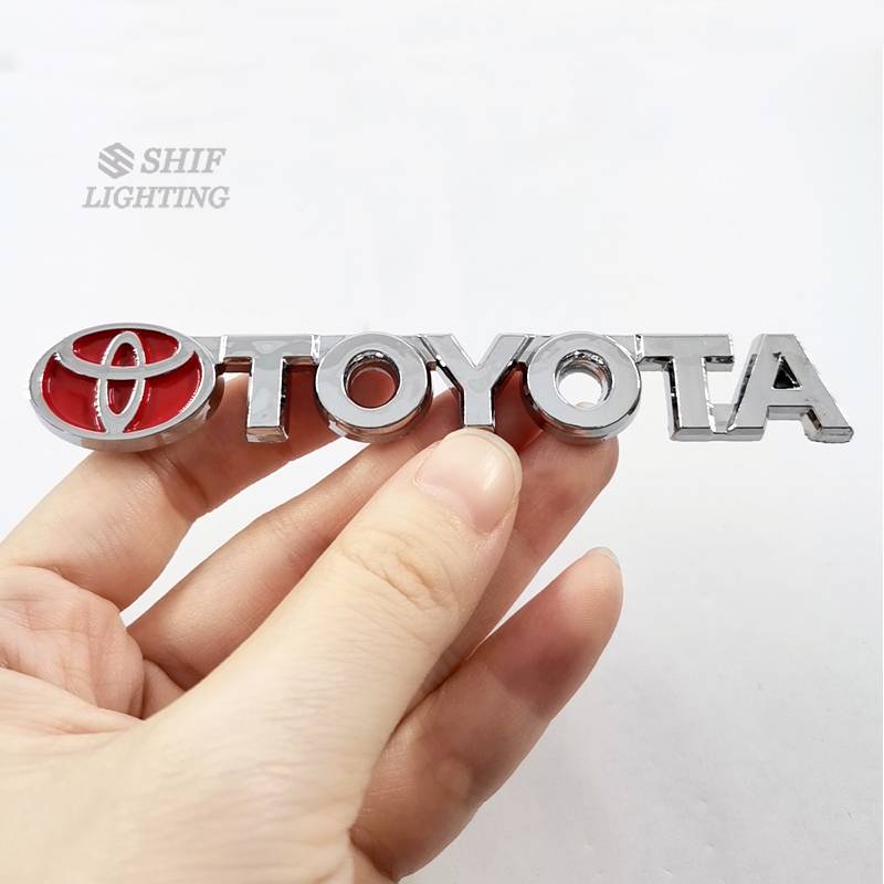Logo hình chữ Toyota trang trí cho xe hơi độc đáo