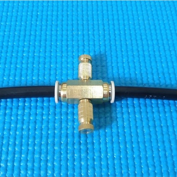 Đế 2 hướng đối xứng kèm béc phun sương từ số 1-8