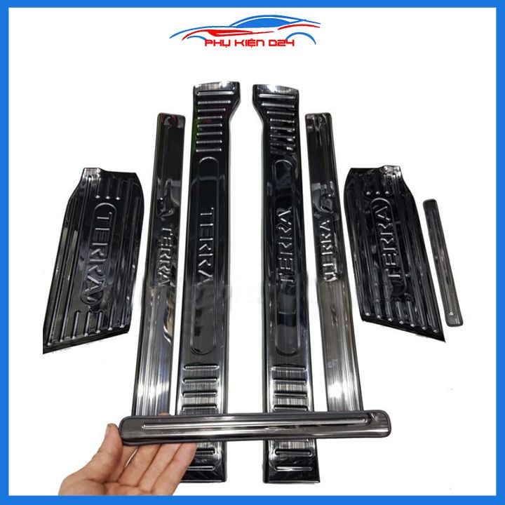 Bộ ốp bậc cửa trong ngoài nẹp bước chân Terra 2018-2019-2020 vân Titan chống trầy trang trí xe