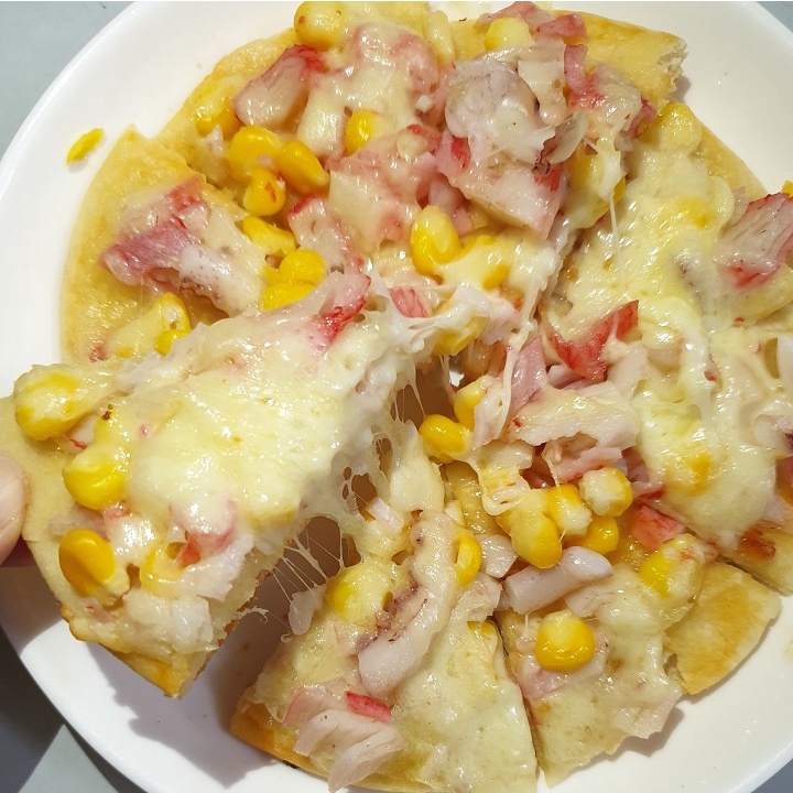 Pizza đông lạnh vị HẢI SẢN nhiều phô mai (size 16 cm )