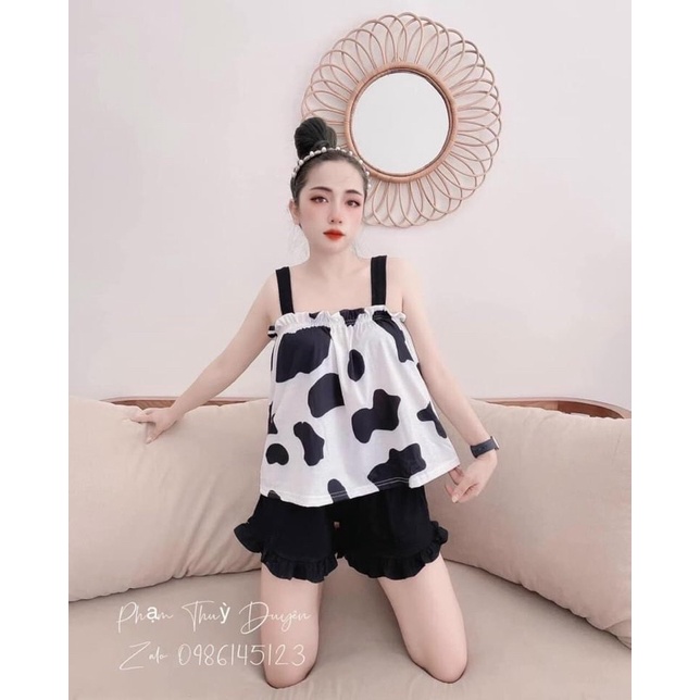 Bộ ngủ bò sữa áo 2 dây quần đen chất cotton | BigBuy360 - bigbuy360.vn