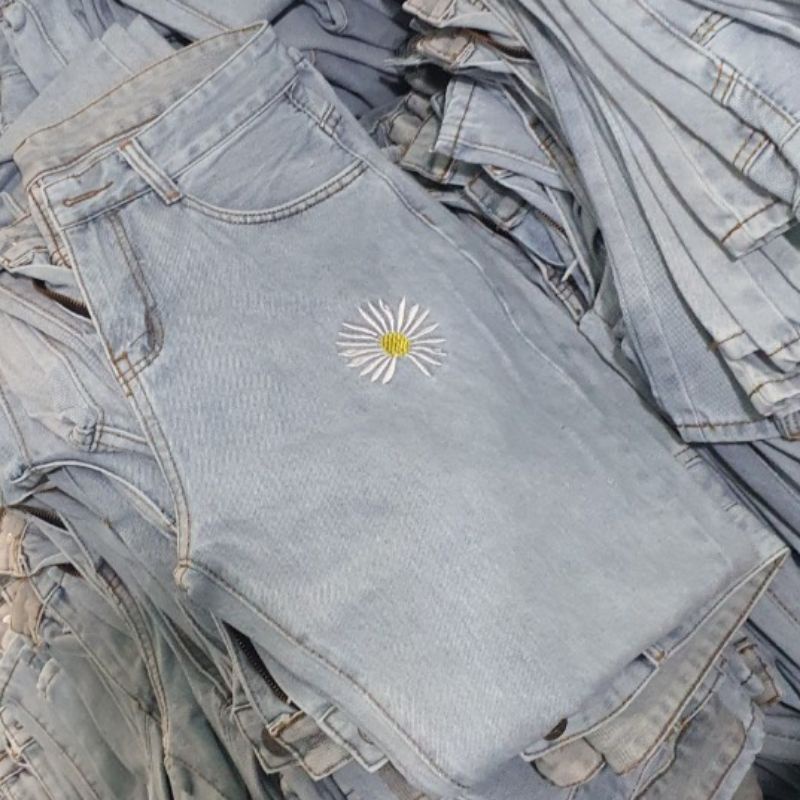 Quần Baggy Nam,nữ dáng xuông thêu hoa cúc phong cách hàn quốc | BigBuy360 - bigbuy360.vn