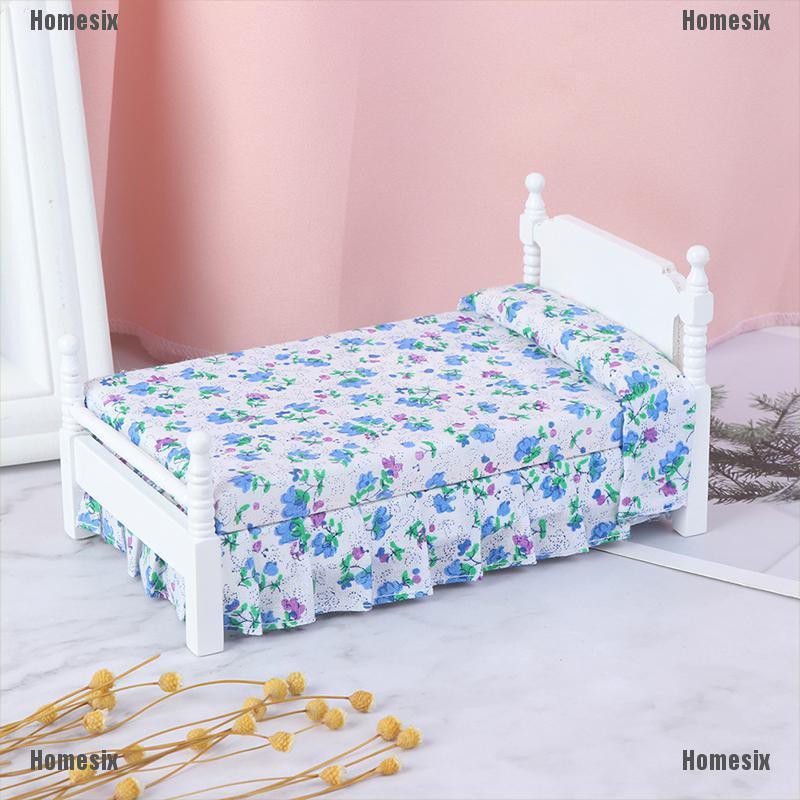 [HoMSI] 1Pc 1:12 Dollhouse Mini Wooden Bed With Pillow Furniture Model Doll House Decor SUU