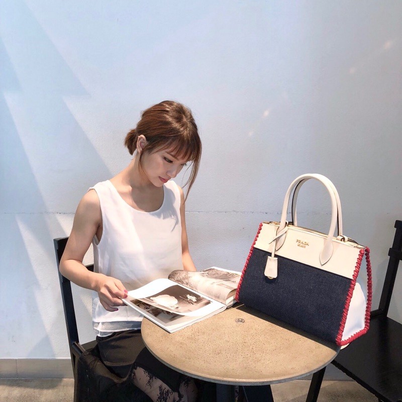 túi xách nữ Sử dụng da bê nhập khẩu denim nhập khẩu phần cứng trên cùng tất cả xung quanh được dệt bằng tay prada