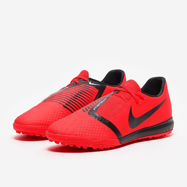 Giày đá bóng sân cỏ nhân tạo chính hãng thương hiệu Nike.