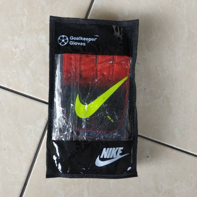 Găng tay thủ môn nhập khẩu chính hãng Nike