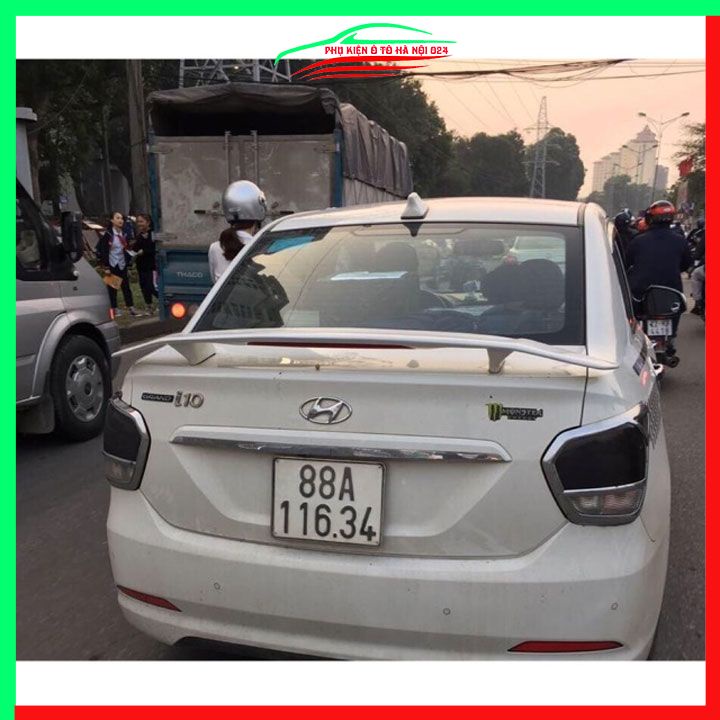 Đuôi gió sau xe thể thao Mazda 3 , Elantra có đèn Led hàng mộc chưa sơn