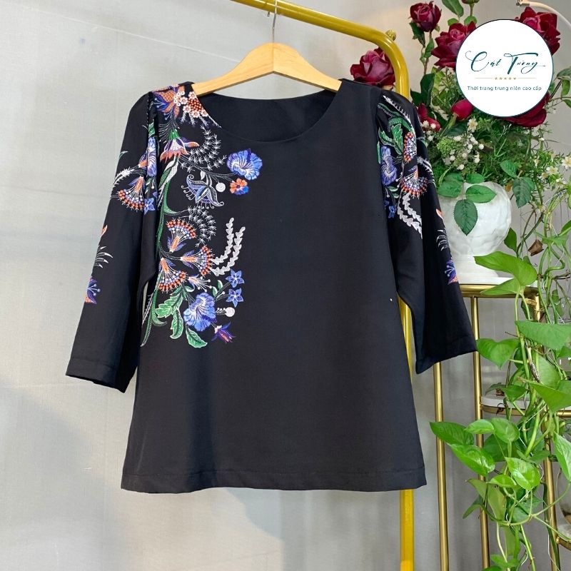Áo trung niên nữ màu đen họa tiết sang trọng V1 , thoải mái, quà tặng cho mẹ, cho bà - Thời trang Cát Tường