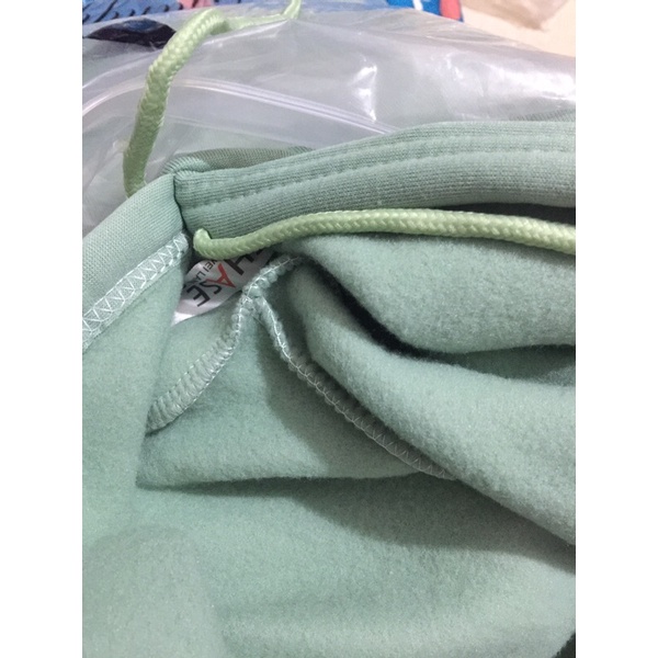 Áo nỉ bông trơn có mũ màu xanh bơ
