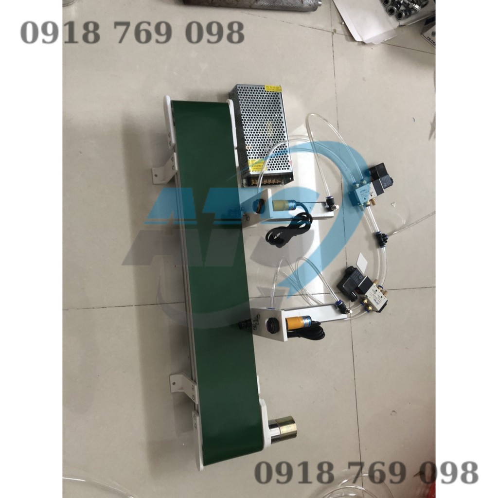 Mô hình băng tải phân loại chiều cao và màu sắc