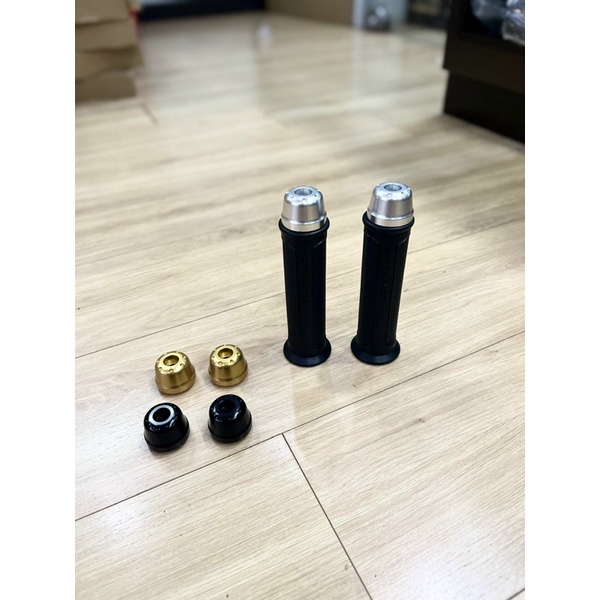 Gù tay lái và bao tay nắm phong cách Ducati