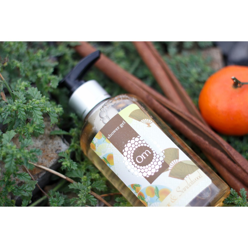 Sữa Tắm Dưỡng Ẩm Từ Thiên Nhiên, Sữa Tắm Dưỡng Thể Sáng Da Tinh Dầu Cam & Đàn Hương 250ml | BigBuy360 - bigbuy360.vn