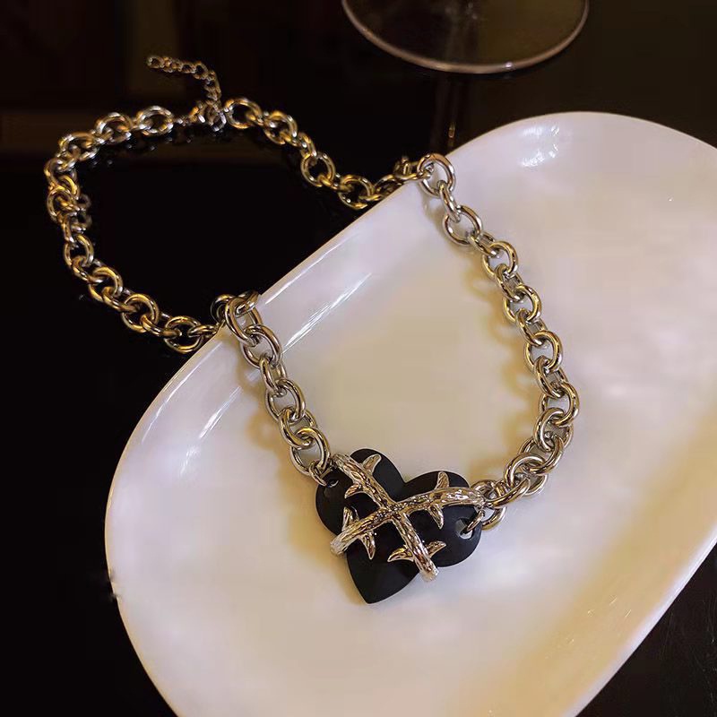 Vòng Cổ choker Mặt Trái Tim Màu Đen Phong Cách Hip Hop gothic Punk Ngọt Ngào Và Mát Mẻ Dành Cho Bạn Nữ clavicl HB