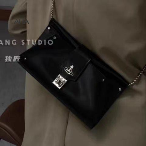 Túi xách AHA official phối dây xích thời trang dành cho nữ