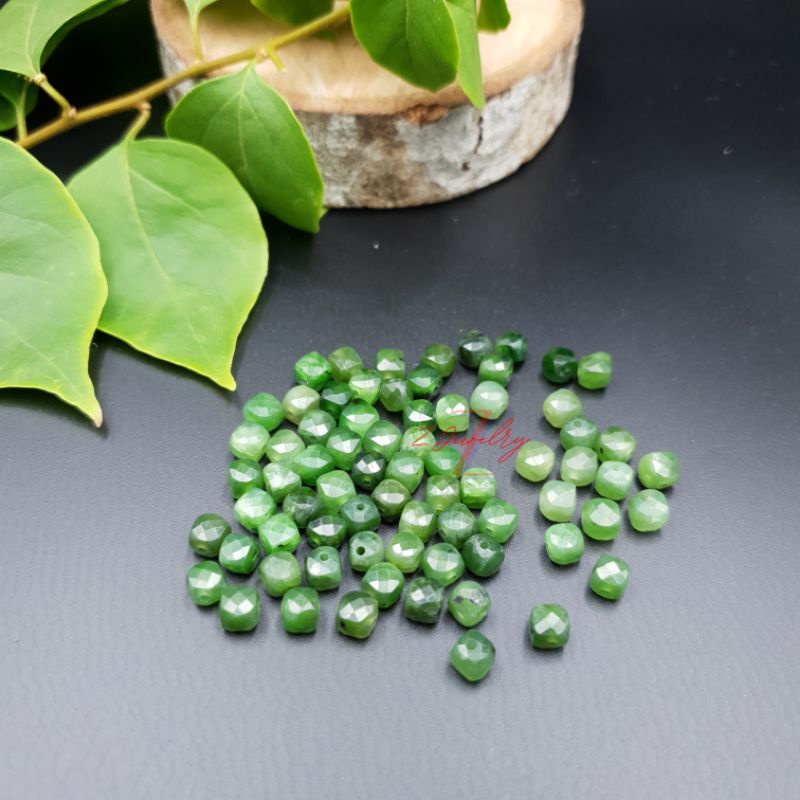1 hạt đá xanh lá hình vuông mini