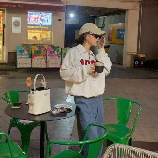 QKOOLE  Áo Sweater Nữ Tay Dài In Họa Tiết