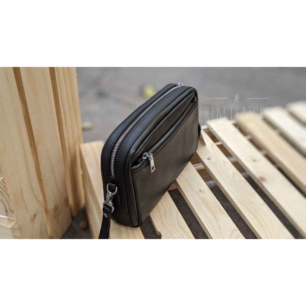 Clutch Cầm Tay Da Bò Đen Khóa Zip Nổi Bật