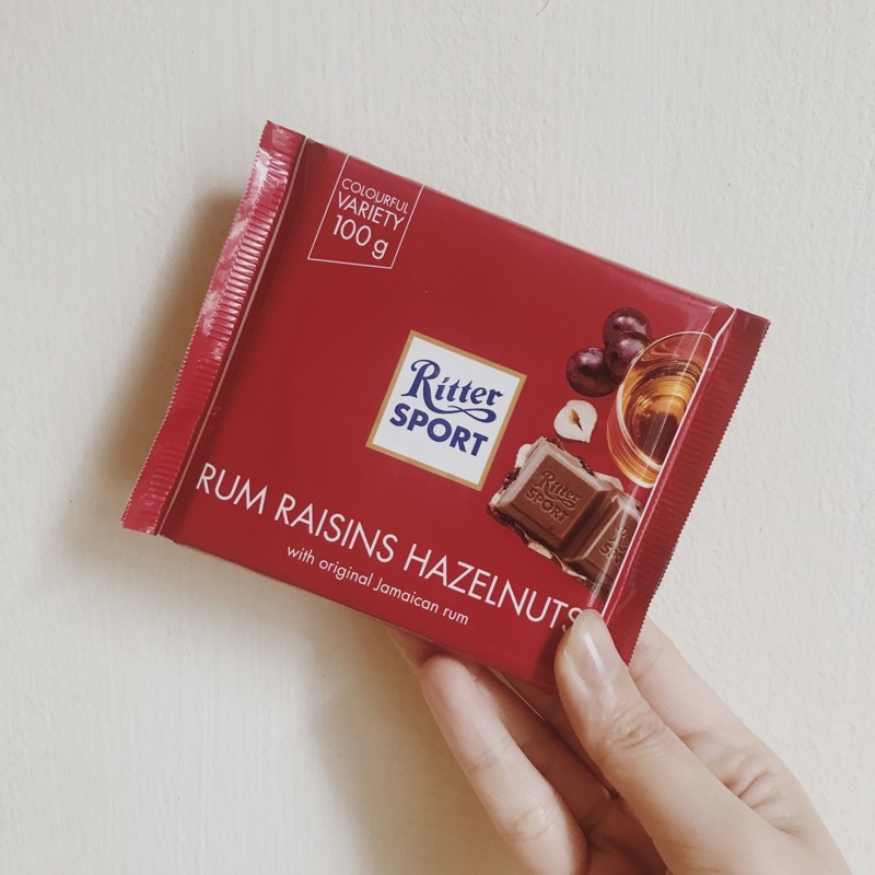 Socola Ritter Sport Nhân Rum Nho Khô và Hạt Phỉ Thanh 100g