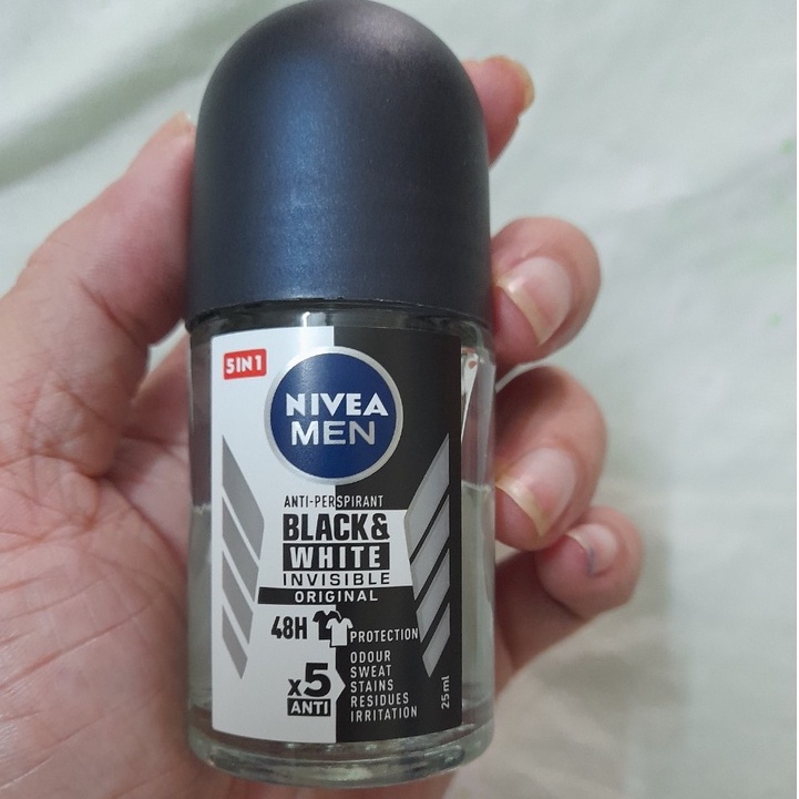 (25ml) Lăn Ngăn Mùi Nivea Men 5in1 Ngăn Vệt Ố Vàng Vượt Trội Black &amp; White