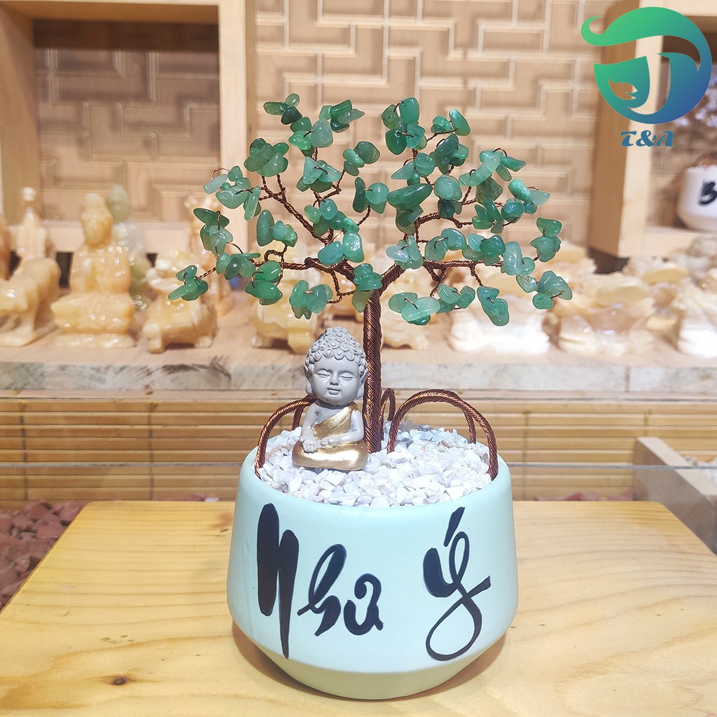 Cây Đá Thạch Anh Xanh Tự Nhiên Nhỏ Được Làm Từ Bàn Tay Khéo Của Người Thợ Thủ Công Việt