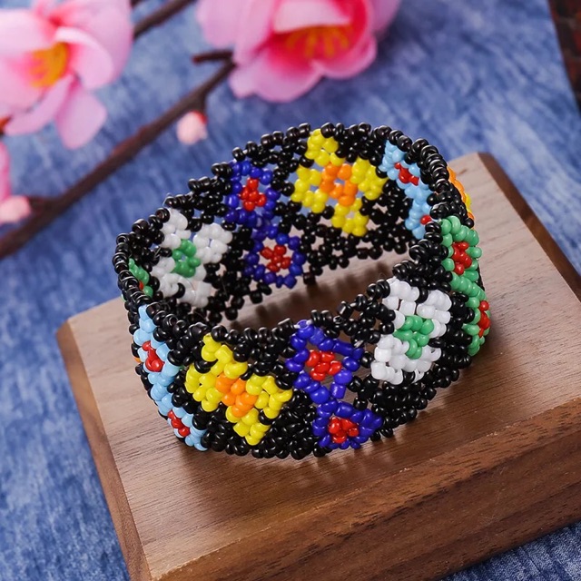 Vòng tay dân tộc