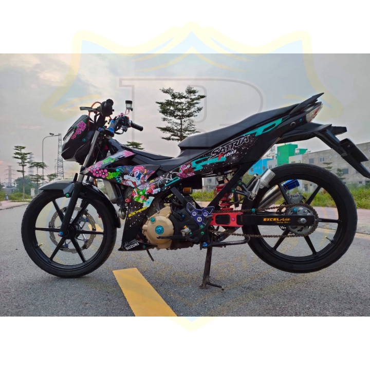 ( Quí khách vui lòng mang ra tiệm cho thợ dán ) Tem Satria fi cô gái