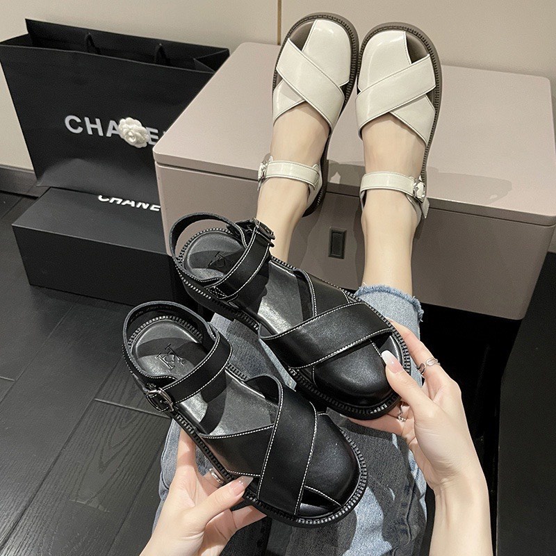 Sandal chiến binh đế bằng quai dọ 2 màu trắng đen khóa cài Sudi Shoes SD065 AHF mẫu dép xăng đan học sinh hot trend 2022