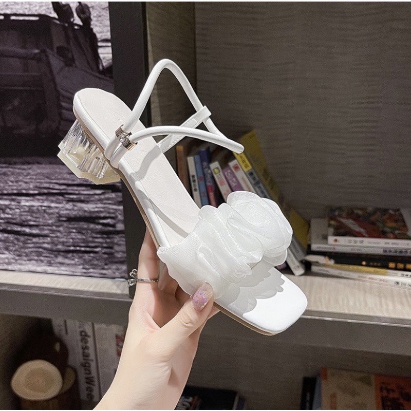 Sandal hottrend 2021 với thiết kế kiểu Pháp