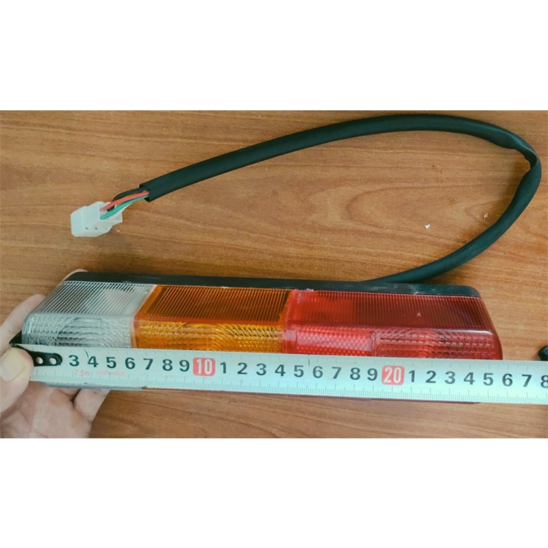 PHỤ TÙNG XE NÂNG-ĐÈN SAU XE NÂNG F18C/F18B S4S 12V MITSUBISHI - REAR LAMP FOR MITSUBISHI FORKLIFT-05153-08000