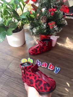 Boot báo bé gái