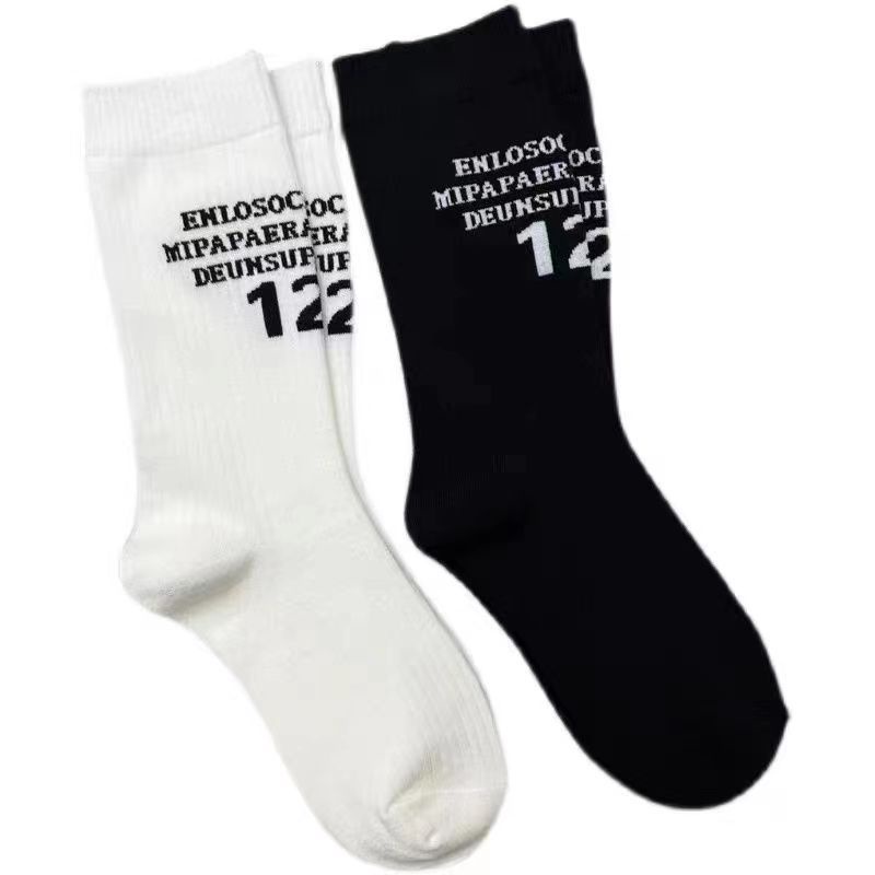 Vớ Cotton Cổ Vừa Họa Tiết 123 Chữ Cái Tiếng Anh Màu Trắng Đen Phong Cách Đường Phố Mùa Xuân Thu Cho Nam Và Nữ