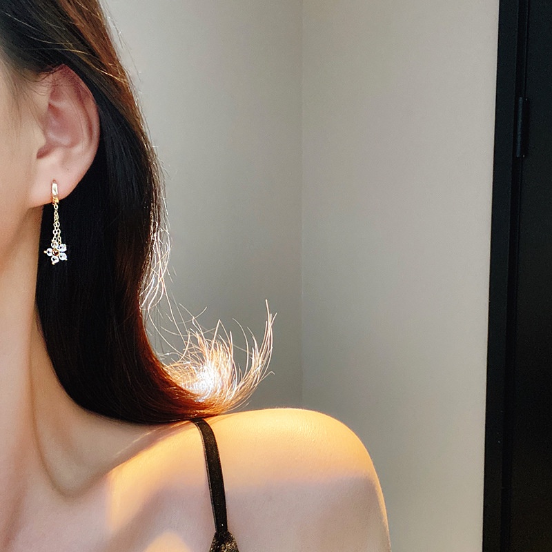 Bông tai dáng dài hình hoa đính đá phối tua rua thời trang cao cấp cho nữ