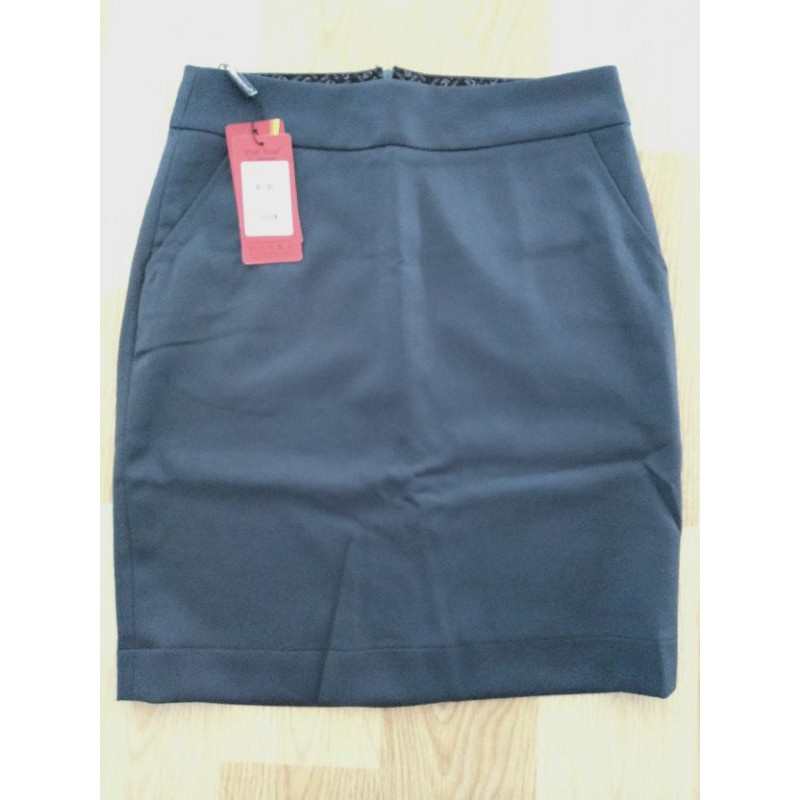 Chân váy bút chì Thái Hòa mau xám đậm vải co giãn nhẹ