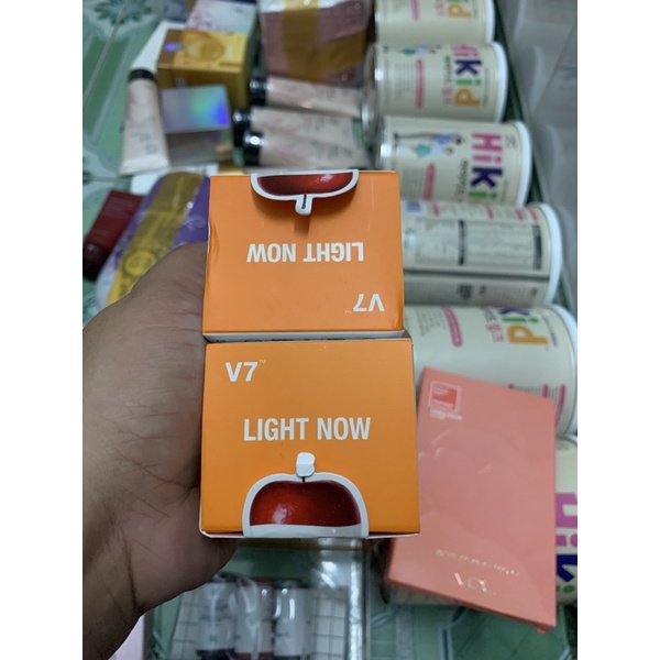 Kem dưỡng trắng V7