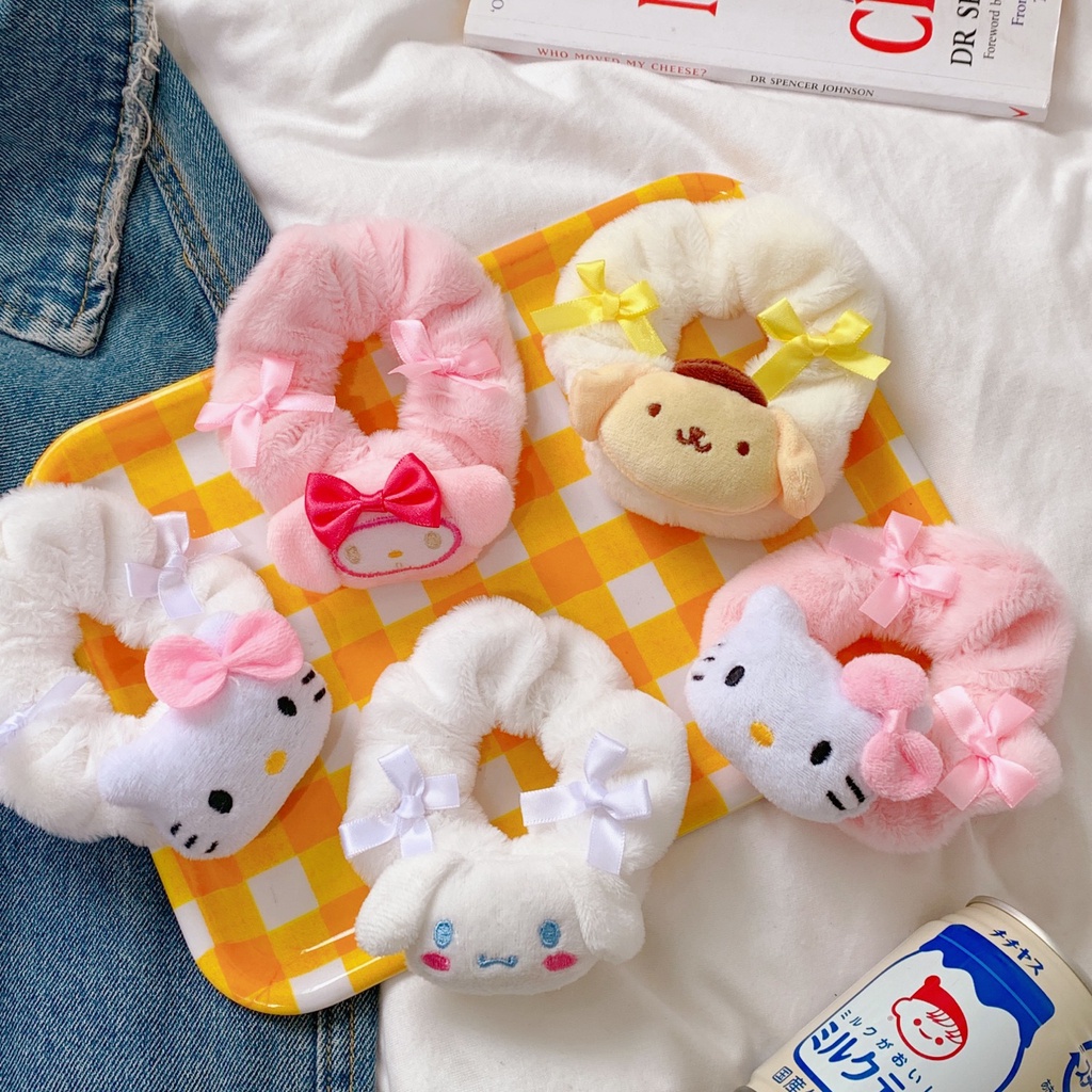 Cột tóc Scrunchies nhân vật Sanrio nhồi bông Mua Tất (muatatshop)
