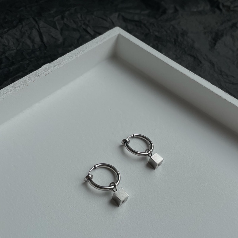 Khuyên Tai Thép Titan Phong Cách Hip Hop Thiết Kế Mới Cao Cấp